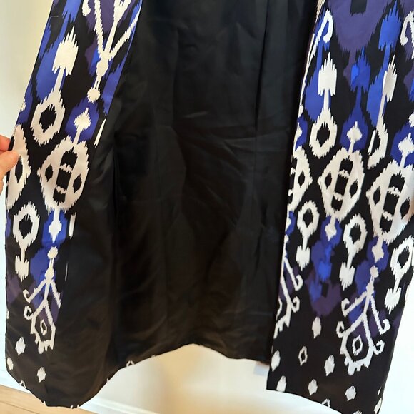 Black Silk Fitted Overcoat - Picture 3 of 3